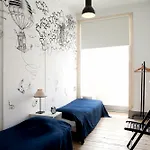 Lost :: Cais House 3*