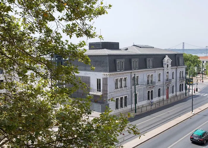 Lost :: Cais House Pensión 3*