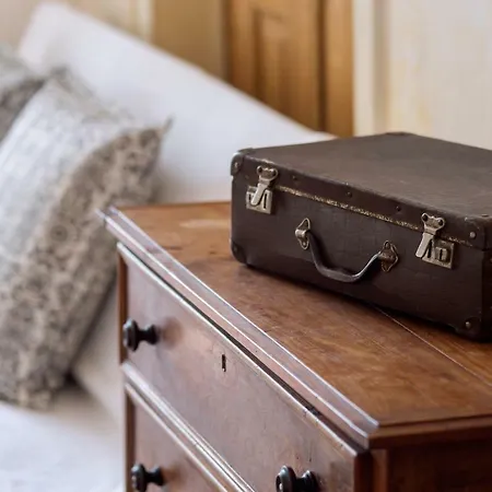 Lost :: Cais House 3*