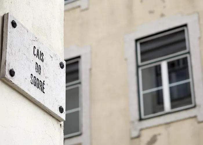 Lost :: Cais House 3*