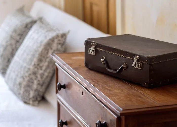 Lost :: Cais House 3*