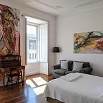 Πανσιόν Lost :: Cais House 3*